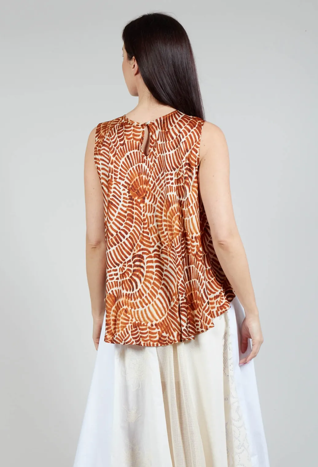 Sleeveless Blouse in Shell Print