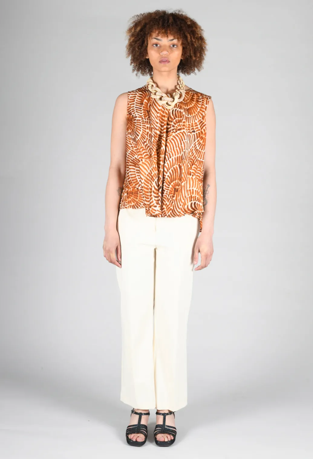 Sleeveless Blouse in Shell Print
