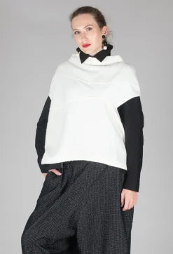 Sleeveless Jumper in Cream