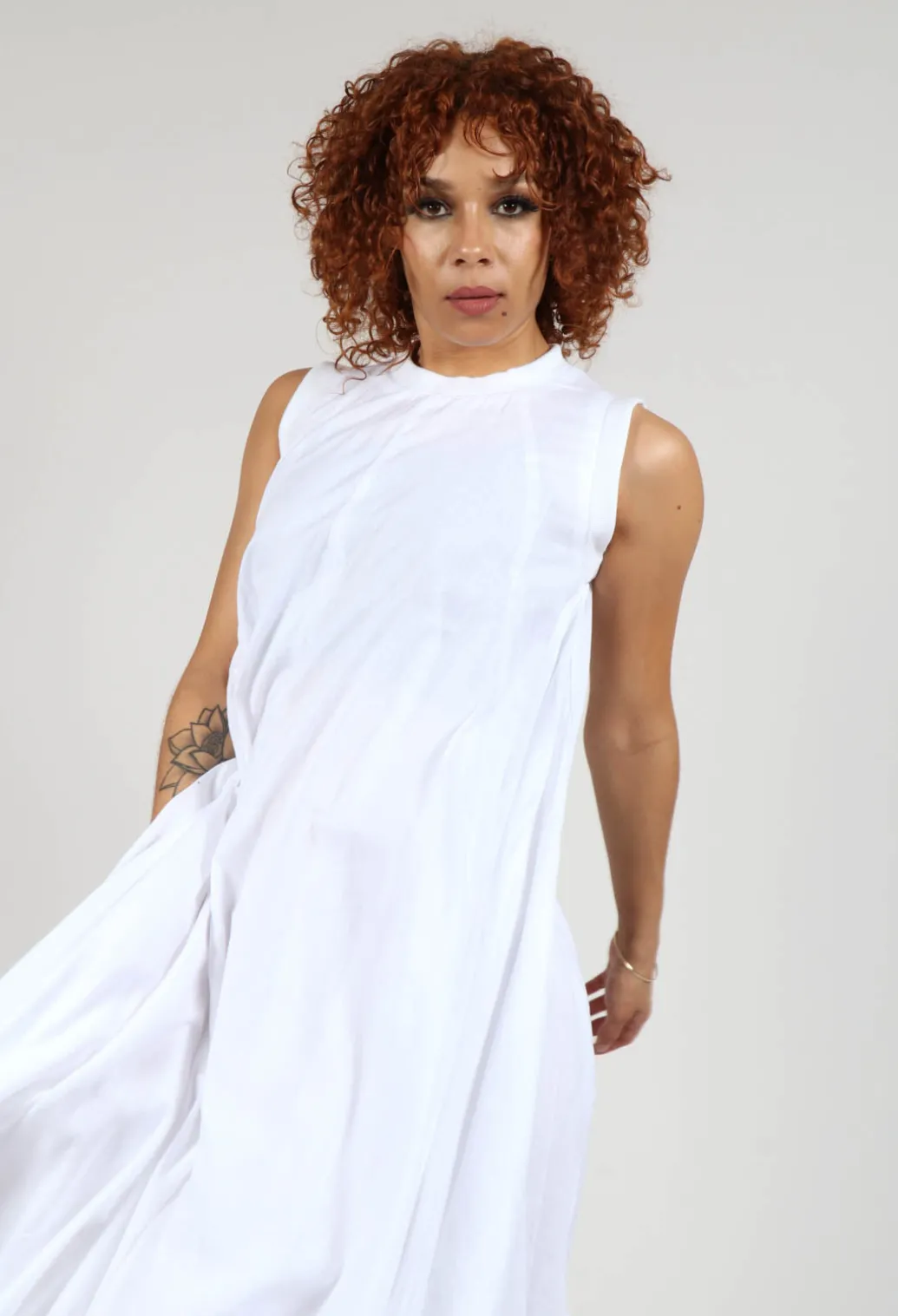 Sleeveless Maxi dress in White