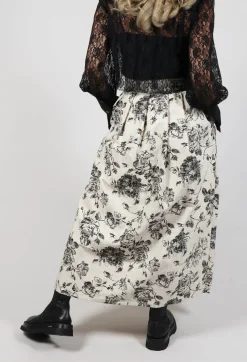 Soft Black Flower Pleated Skirt