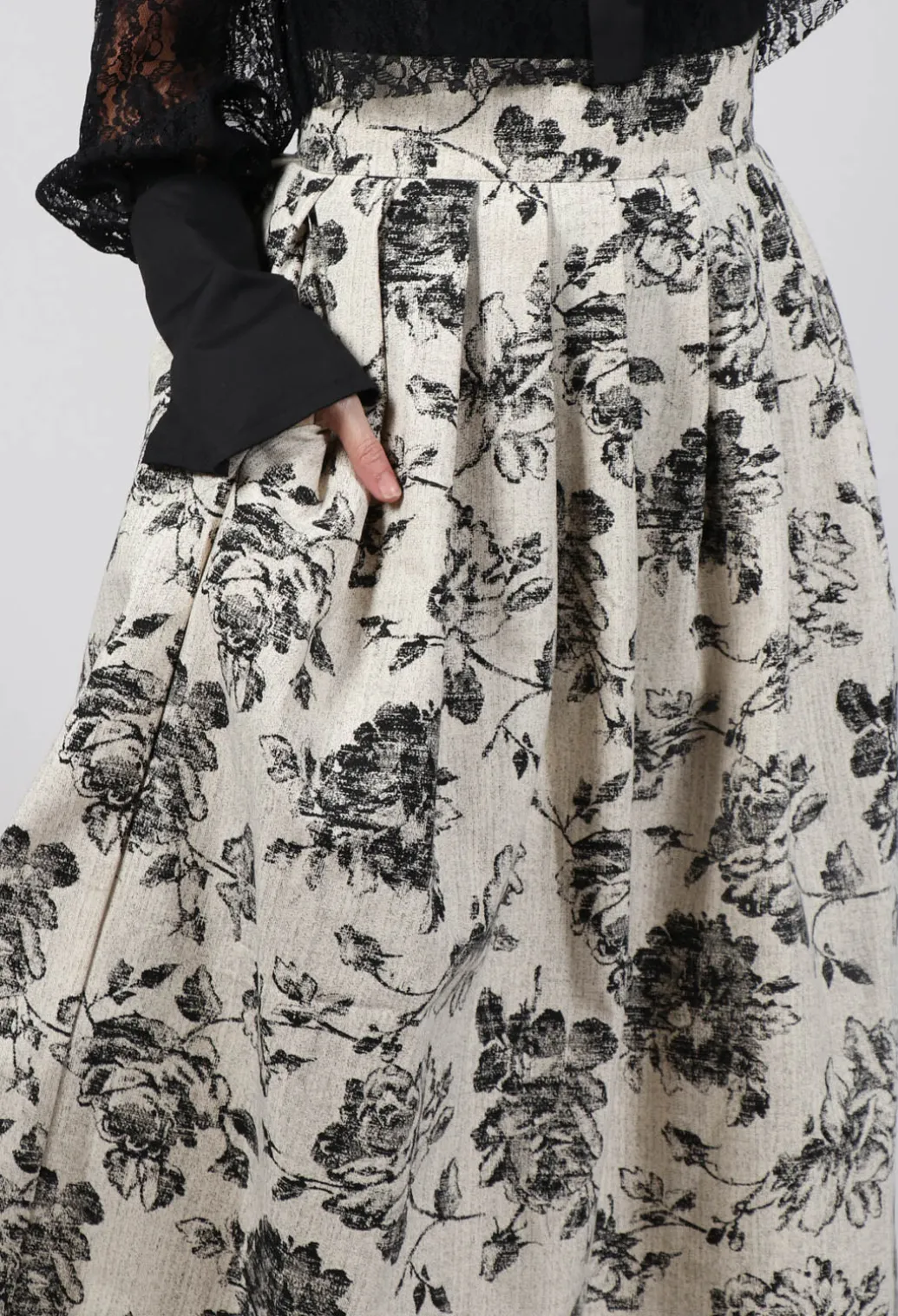 Soft Black Flower Pleated Skirt