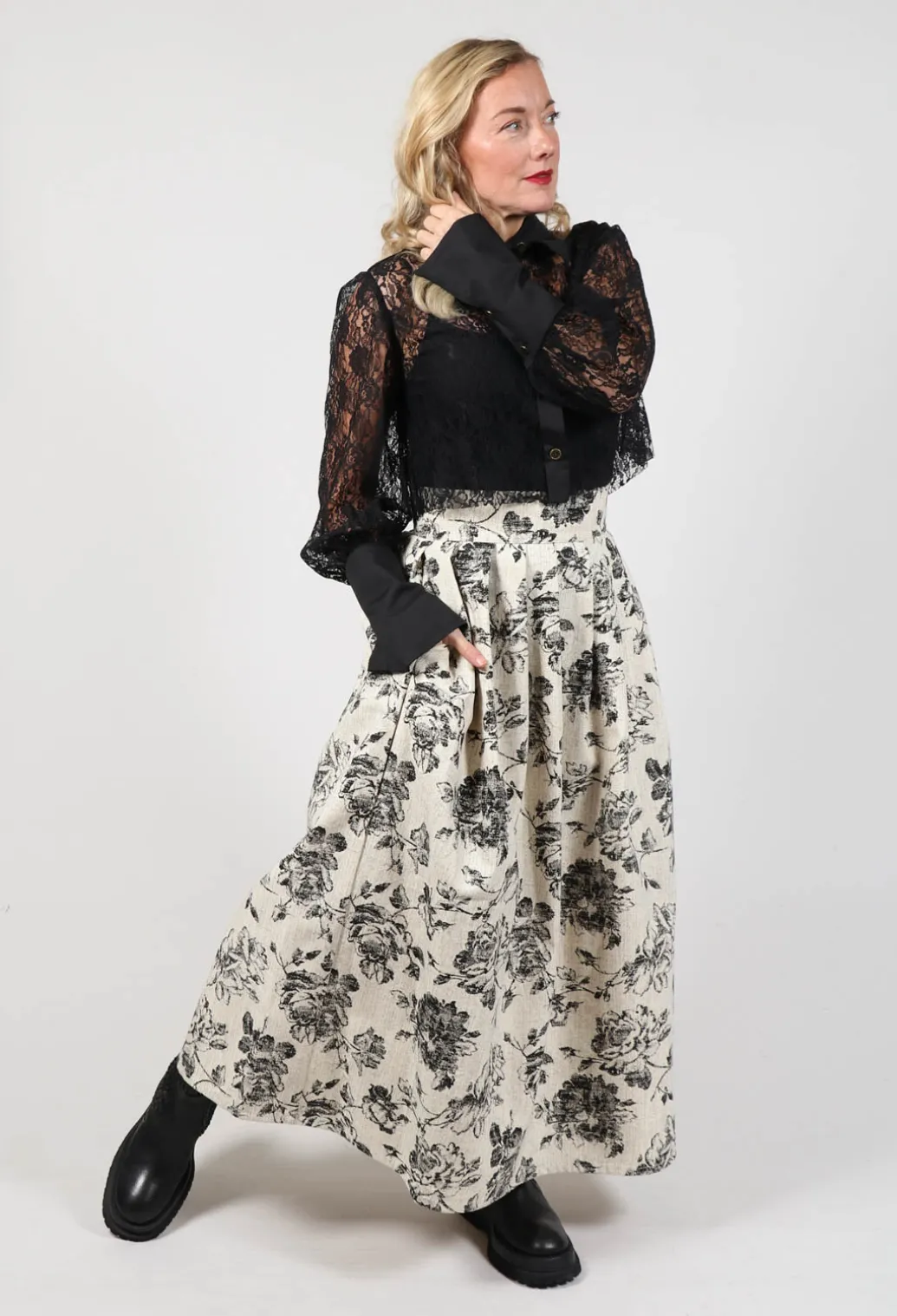 Soft Black Flower Pleated Skirt