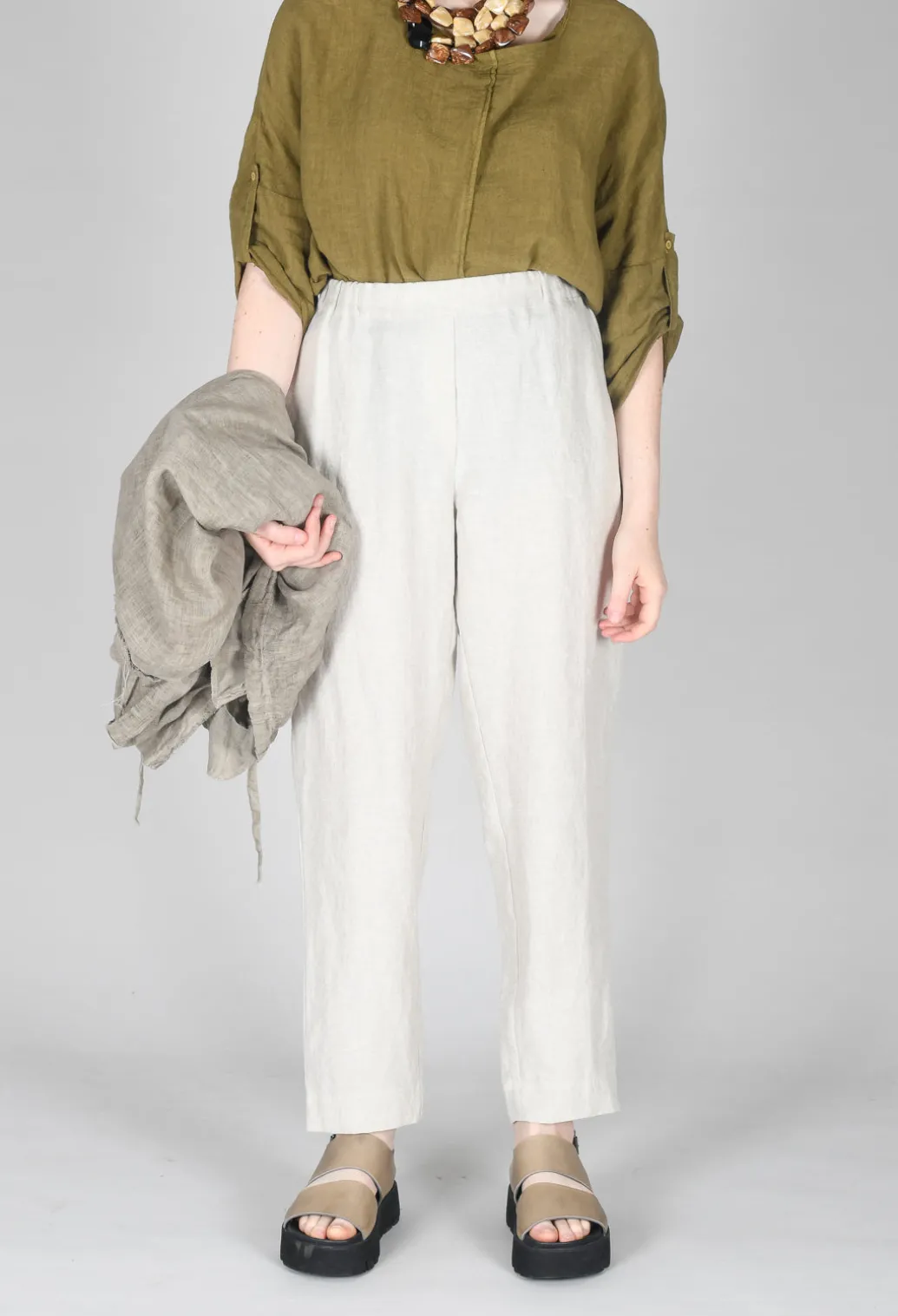 Straight Leg Trousers in Beige