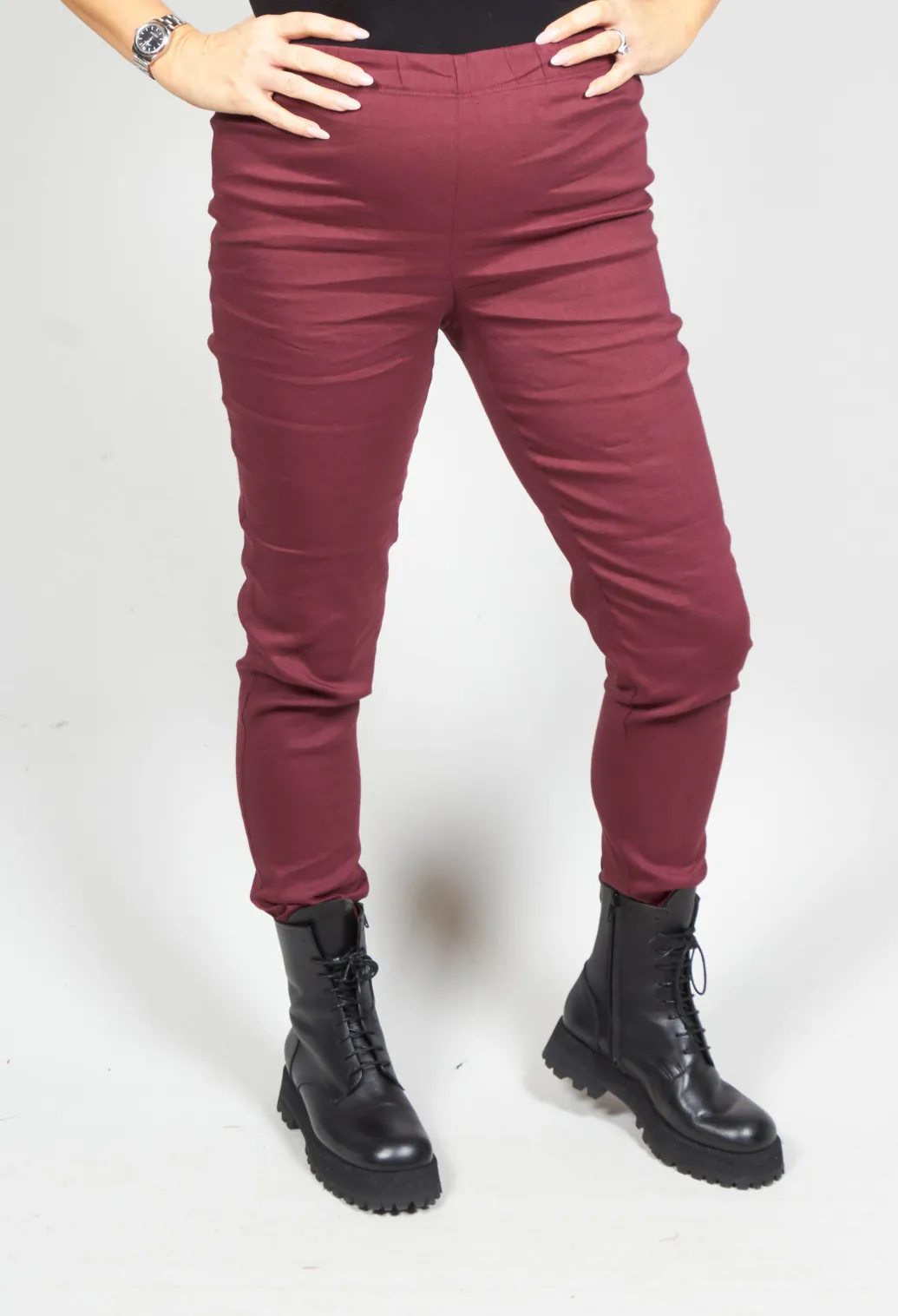 Stretch Fit Leggings in Burgundy