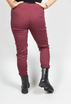 Stretch Fit Leggings in Burgundy