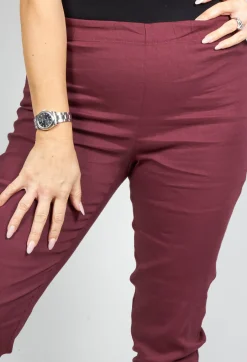 Stretch Fit Leggings in Burgundy