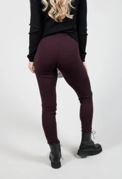 Stretch Fit Long Leggings in Plum