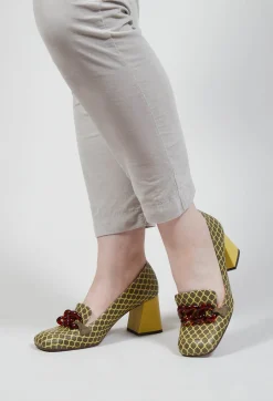 Suin Heel in Lemon and Green