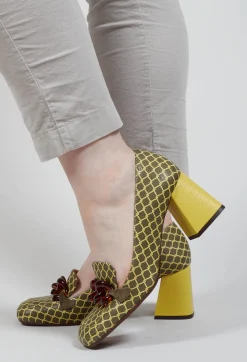 Suin Heel in Lemon and Green