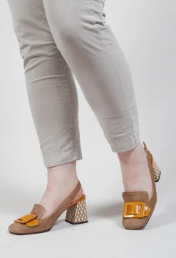 Suzan Heel in Ocre Brown
