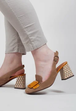Suzan Heel in Ocre Brown