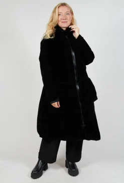 Taras Coat in Black