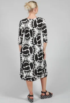 Three Quarter Sleeve Smash Dress in Black and White Moonbeam