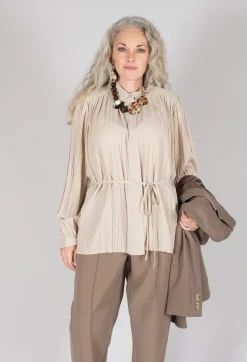 Torre Lightweight Pleated Shirt in Beige