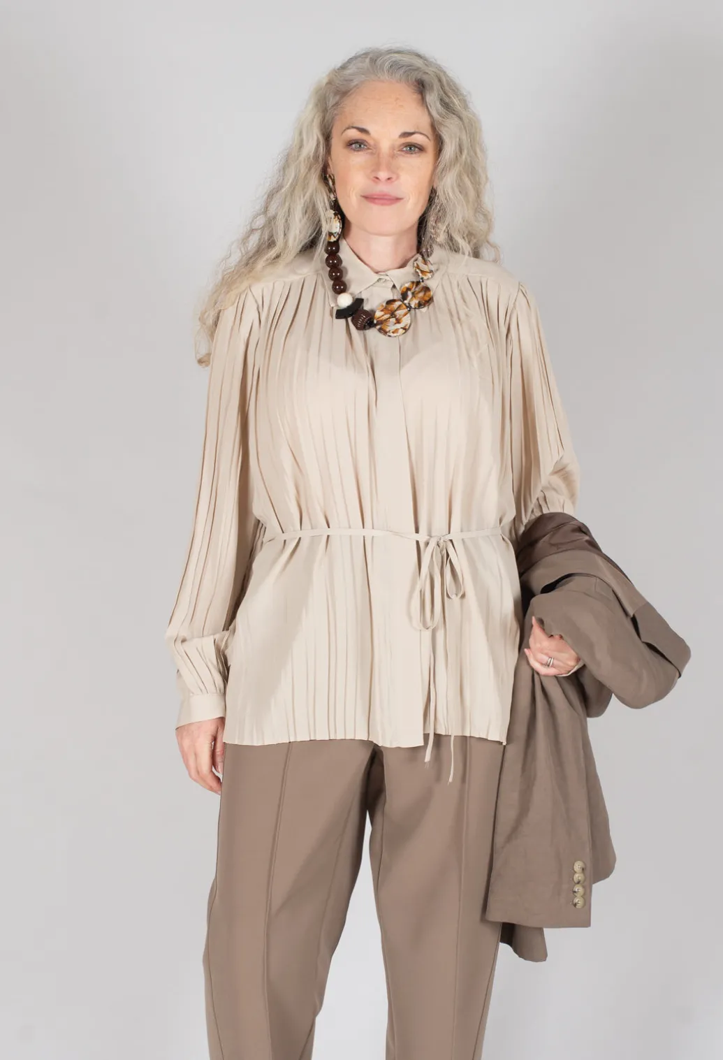 Torre Lightweight Pleated Shirt in Beige