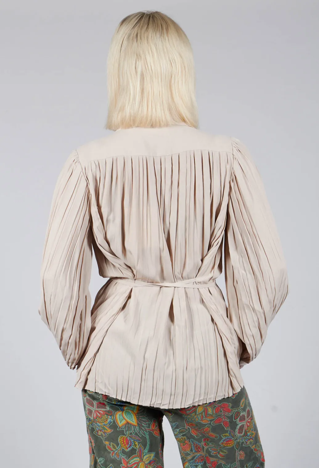 Torre Lightweight Pleated Shirt in Beige