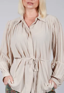 Torre Lightweight Pleated Shirt in Beige