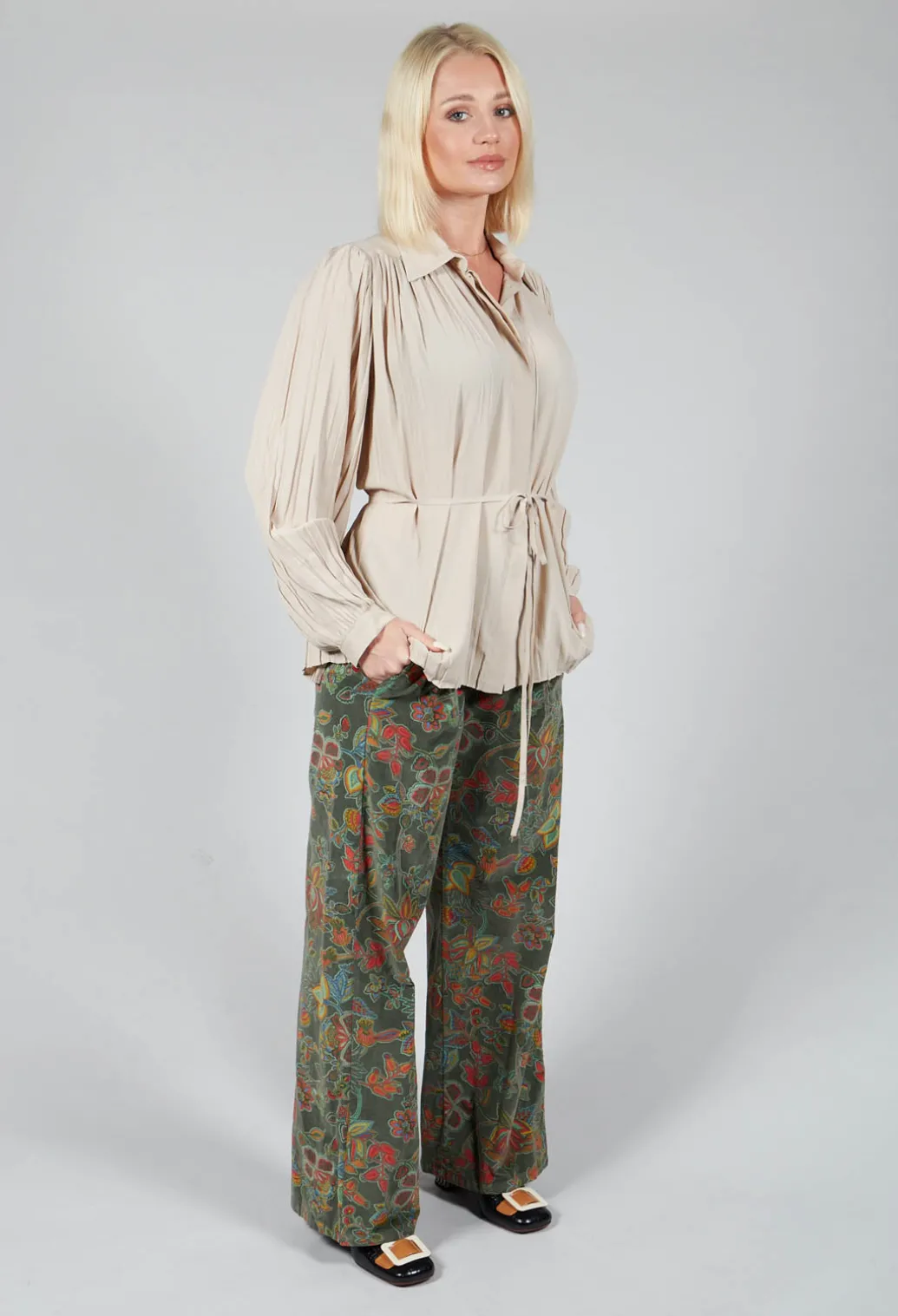 Torre Lightweight Pleated Shirt in Beige