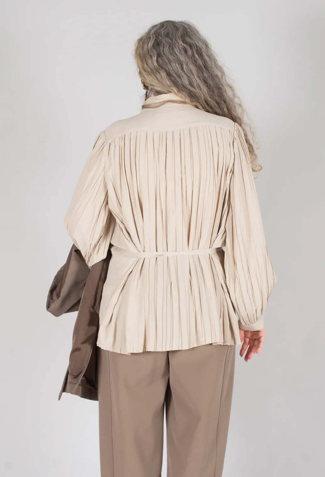 Torre Lightweight Pleated Shirt in Beige