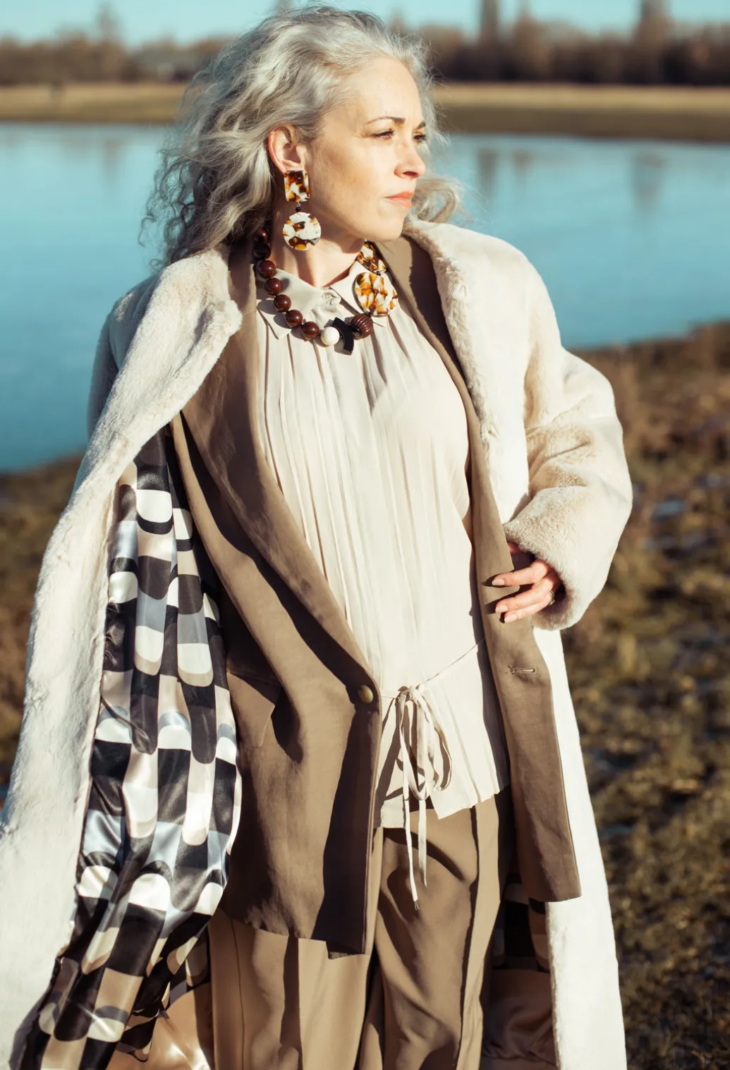 Torre Lightweight Pleated Shirt in Beige