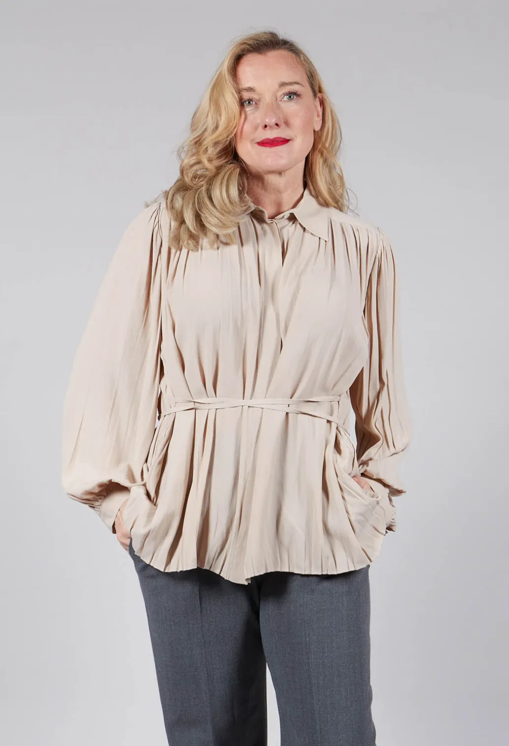 Torre Lightweight Pleated Shirt in Beige