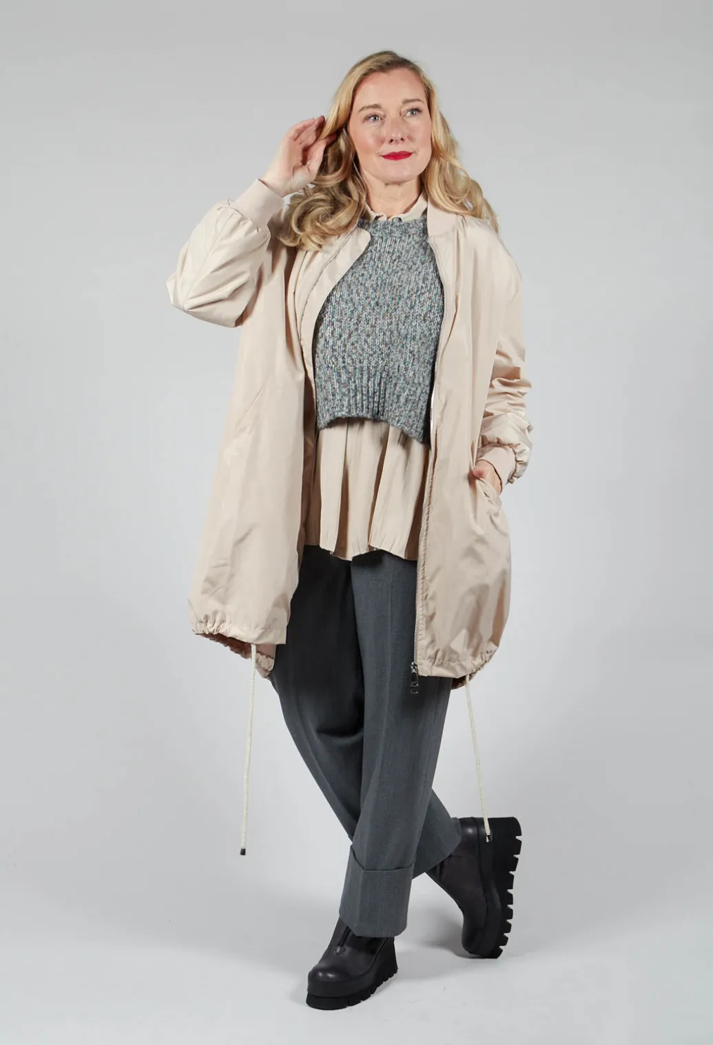 Torre Lightweight Pleated Shirt in Beige