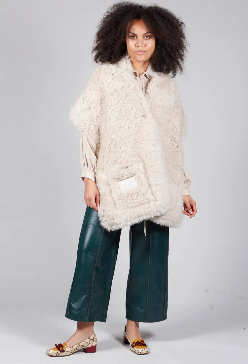 Torre Lightweight Pleated Shirt in Beige