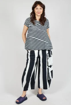 T-Shirt with Drawstring Hem in Black Print
