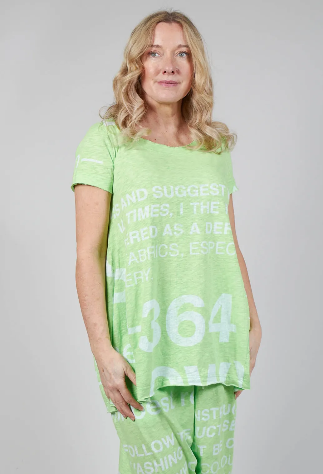 Tulip Hem Short Sleeve T-Shirt in Lime Print