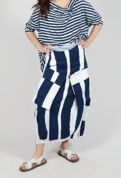Tulip Skirt with Feature Pockets in Navy Print