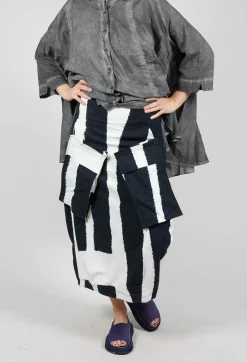 Tulip Skirt with Feature Pockets in Black Print