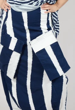 Tulip Skirt with Feature Pockets in Navy Print