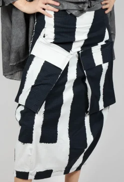 Tulip Skirt with Feature Pockets in Black Print