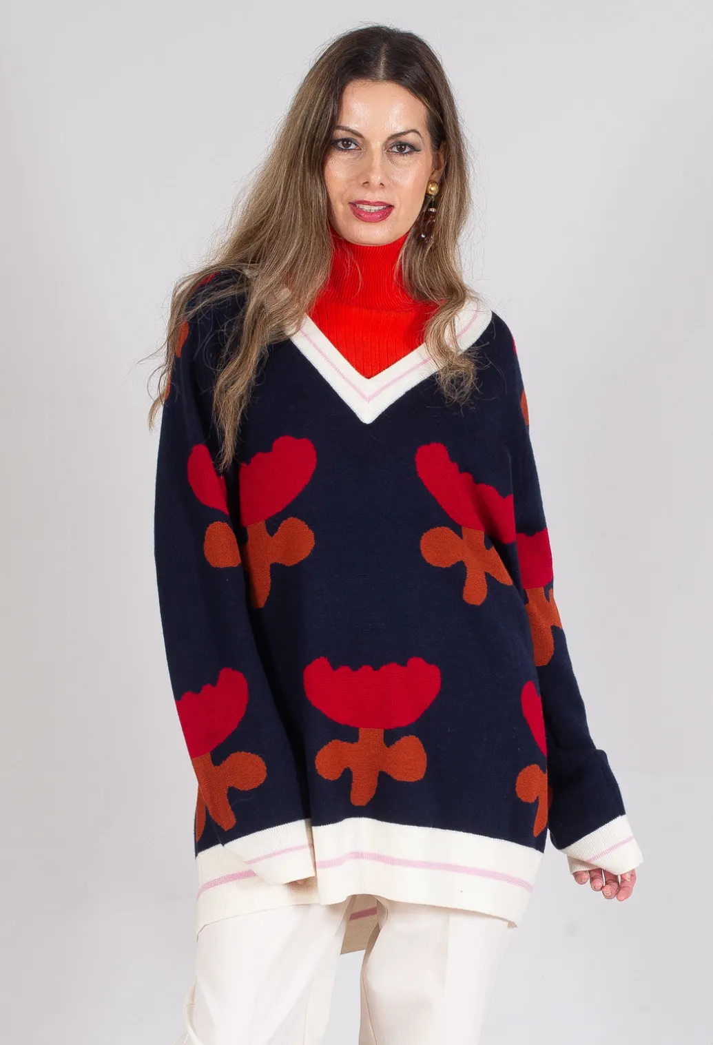 V Neck Pull with Tulip Pattern in Red and Navy