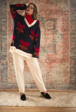 V Neck Pull with Tulip Pattern in Red and Navy