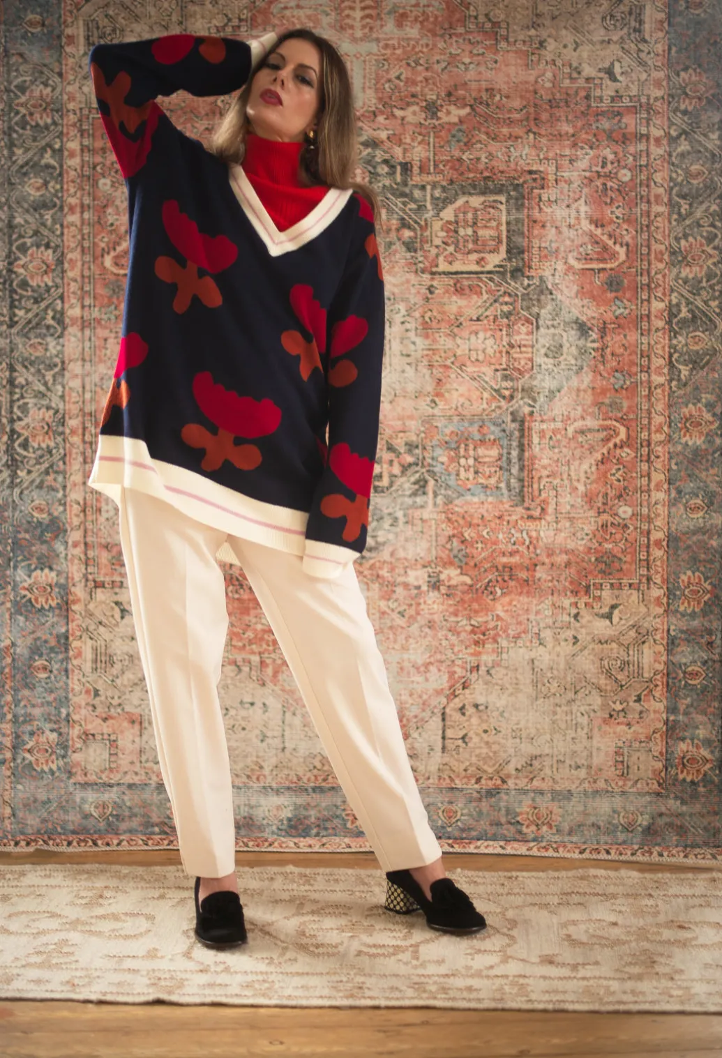 V Neck Pull with Tulip Pattern in Red and Navy