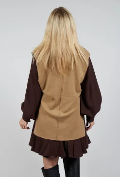 V-Neck Knitted Vest in Camel