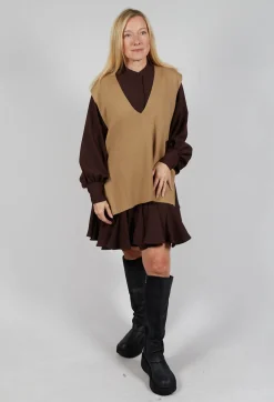 V-Neck Knitted Vest in Camel