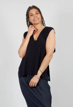 V-Neck Knitted Vest in Nero