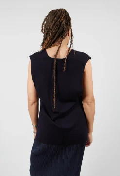 V-Neck Knitted Vest in Nero