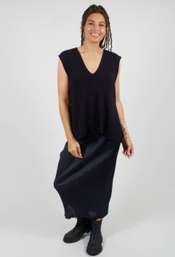V-Neck Knitted Vest in Nero
