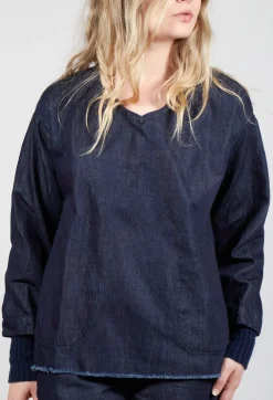 V-Neck Shirt in Denim