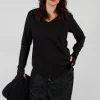 V-Neck Slim Pull Over in Black