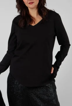 V-Neck Slim Pull Over in Black