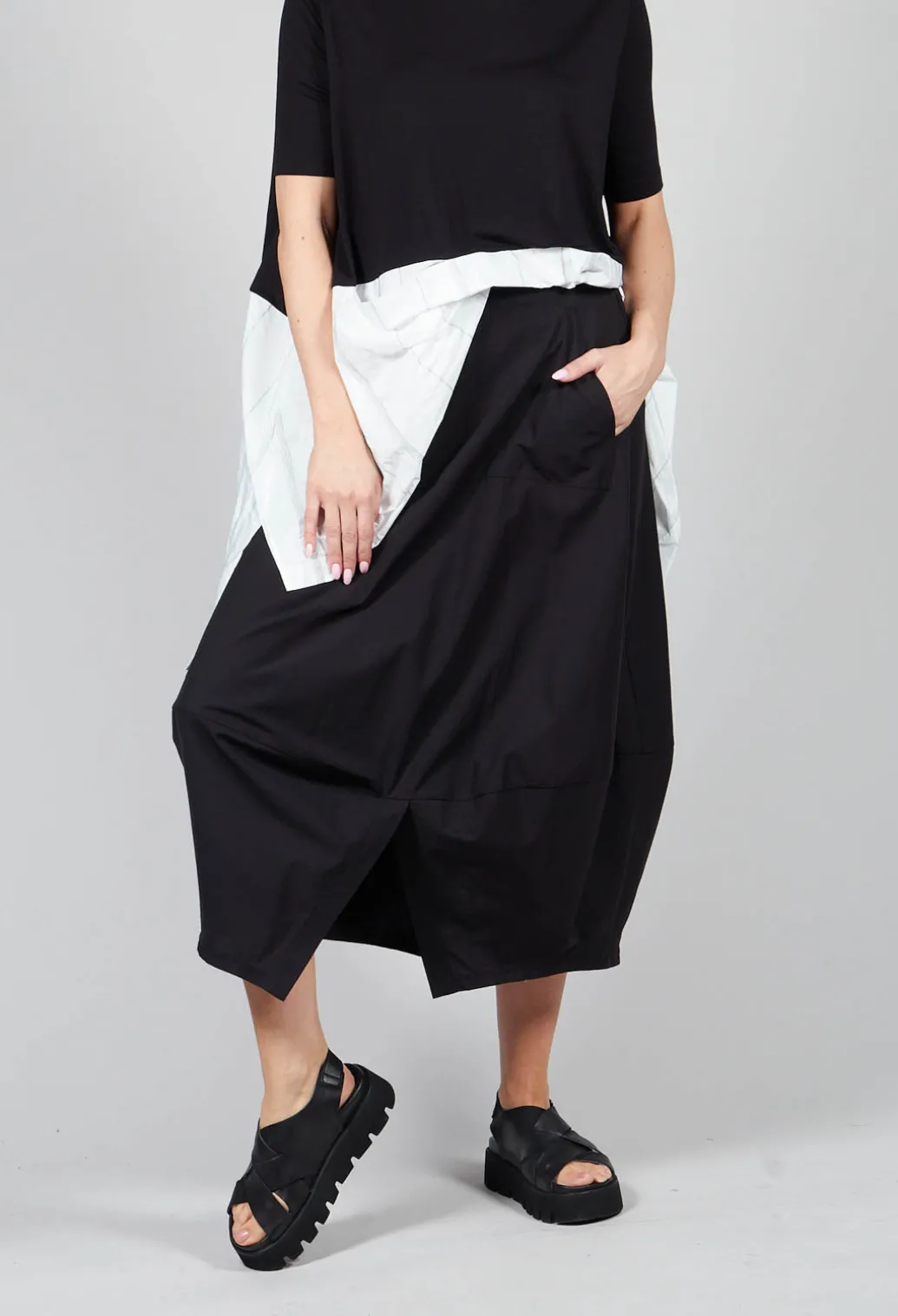 VRTI2 Skirt in Black