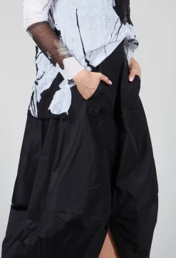 VRTI Skirt in Black
