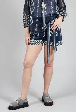 Wanda Shorts in Marine Navy