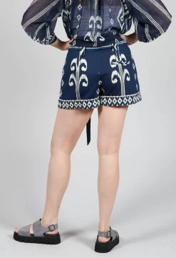 Wanda Shorts in Marine Navy