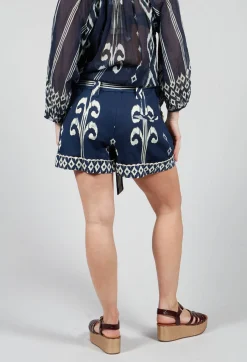 Wanda Shorts in Marine Navy